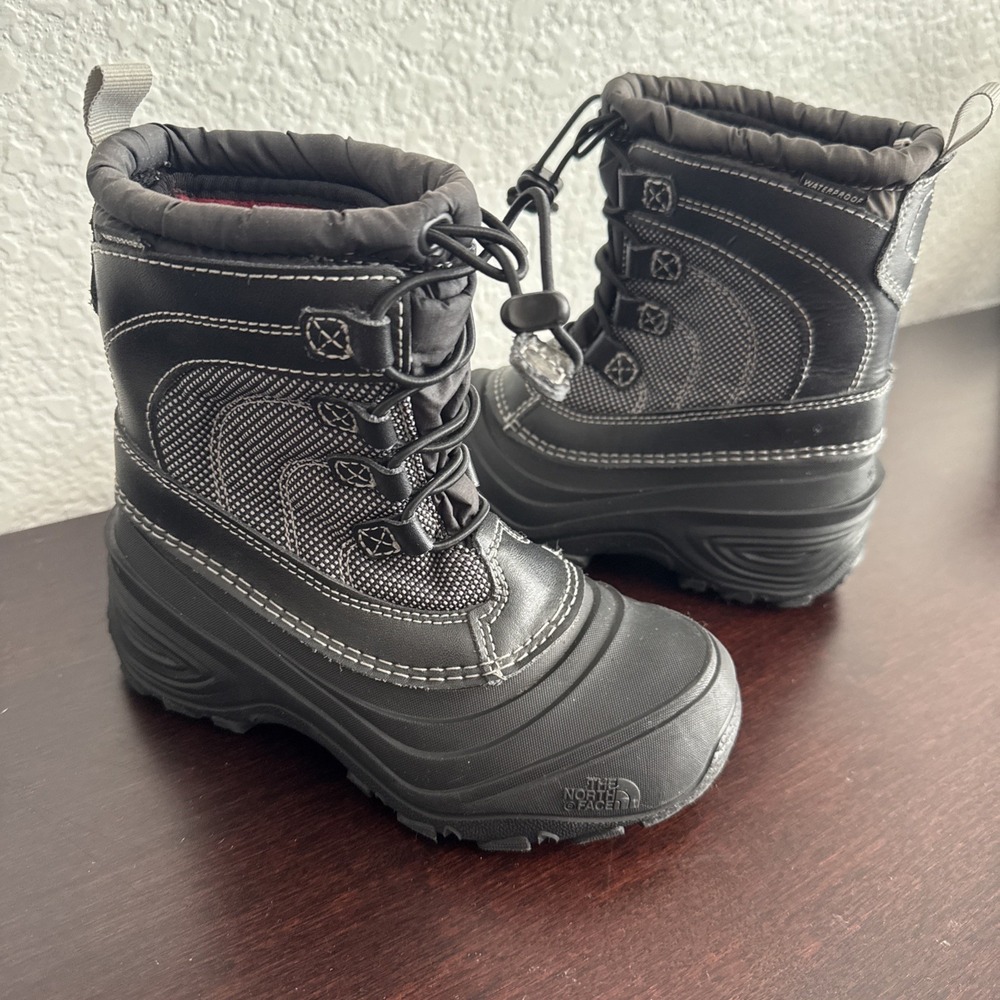 The North Face Alpenglow IV Kid's Snow Boots Size 13 Black/Charcoal